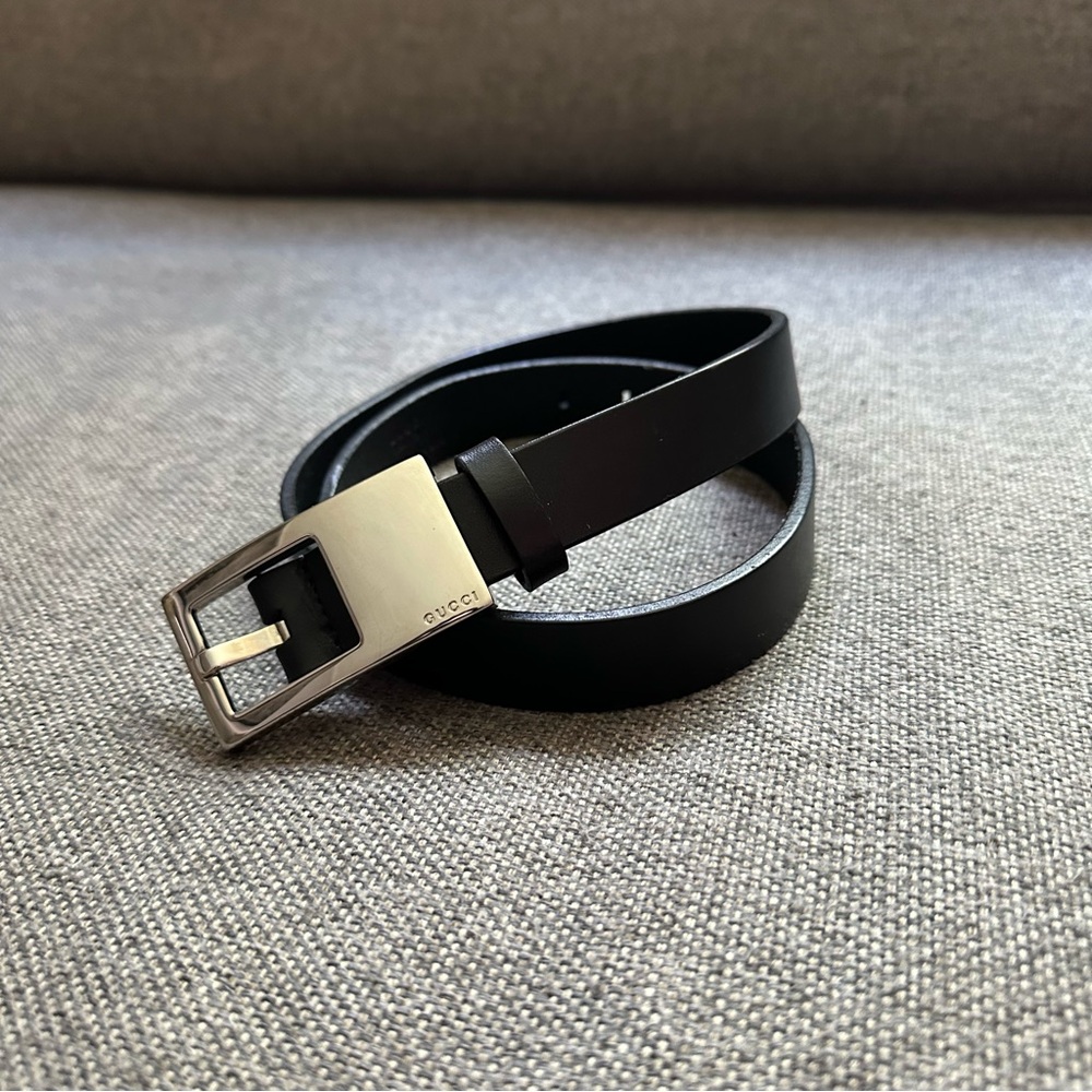 Vintage black Gucci belt with silver buckle